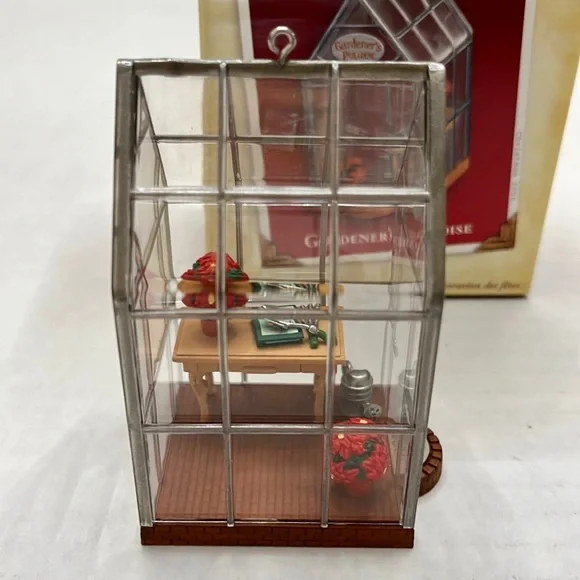 Hallmark Ornament
Gardeners Paradise
Circa 2005 - Picture 3 of 3